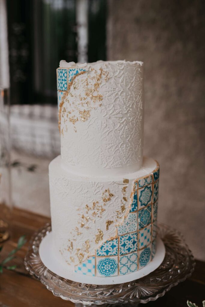pretty blue and white wedding cake