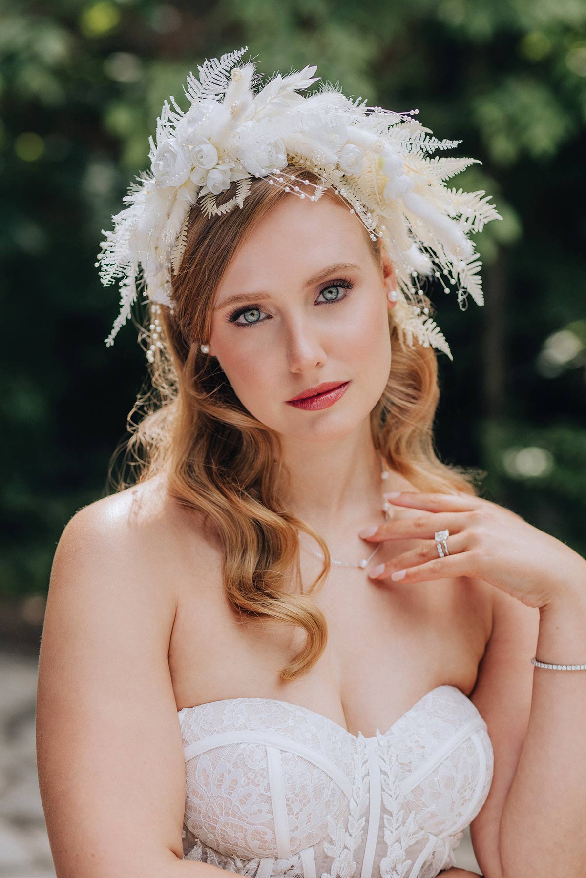 bride wearing jewellery by la voute